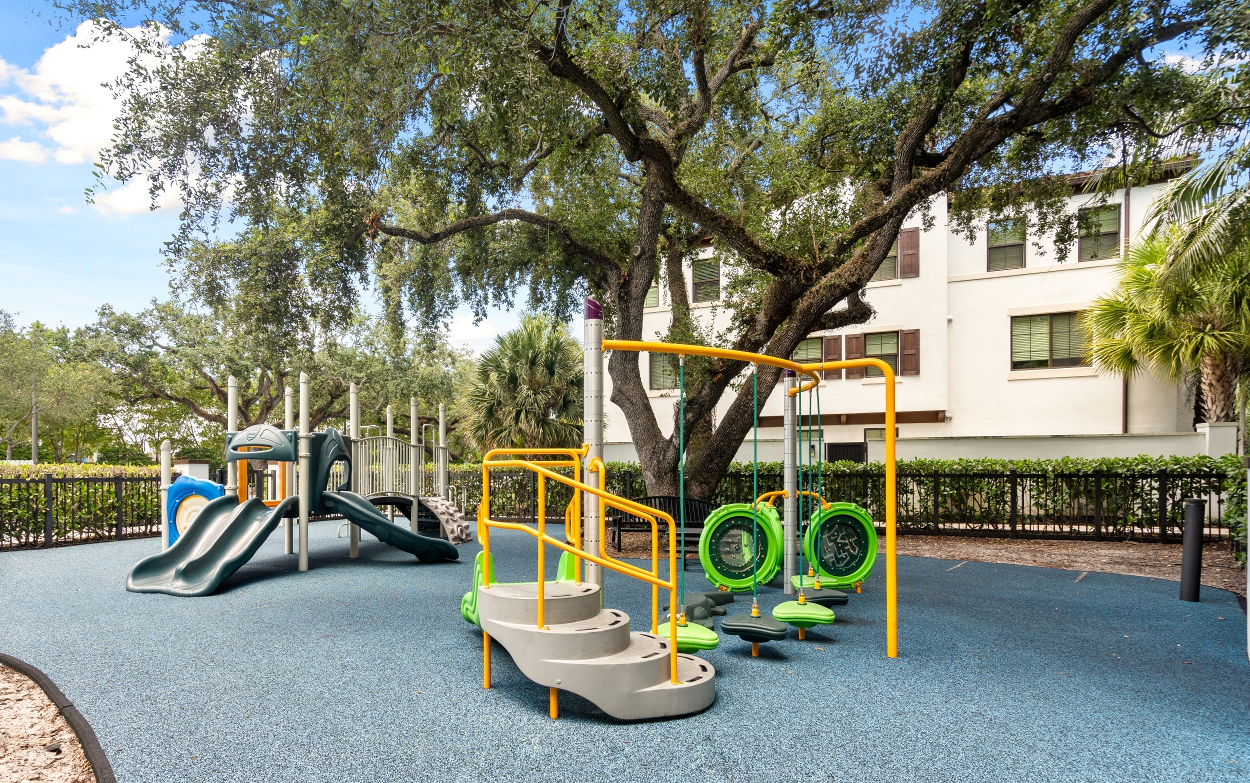 Cortland Hollywood photo