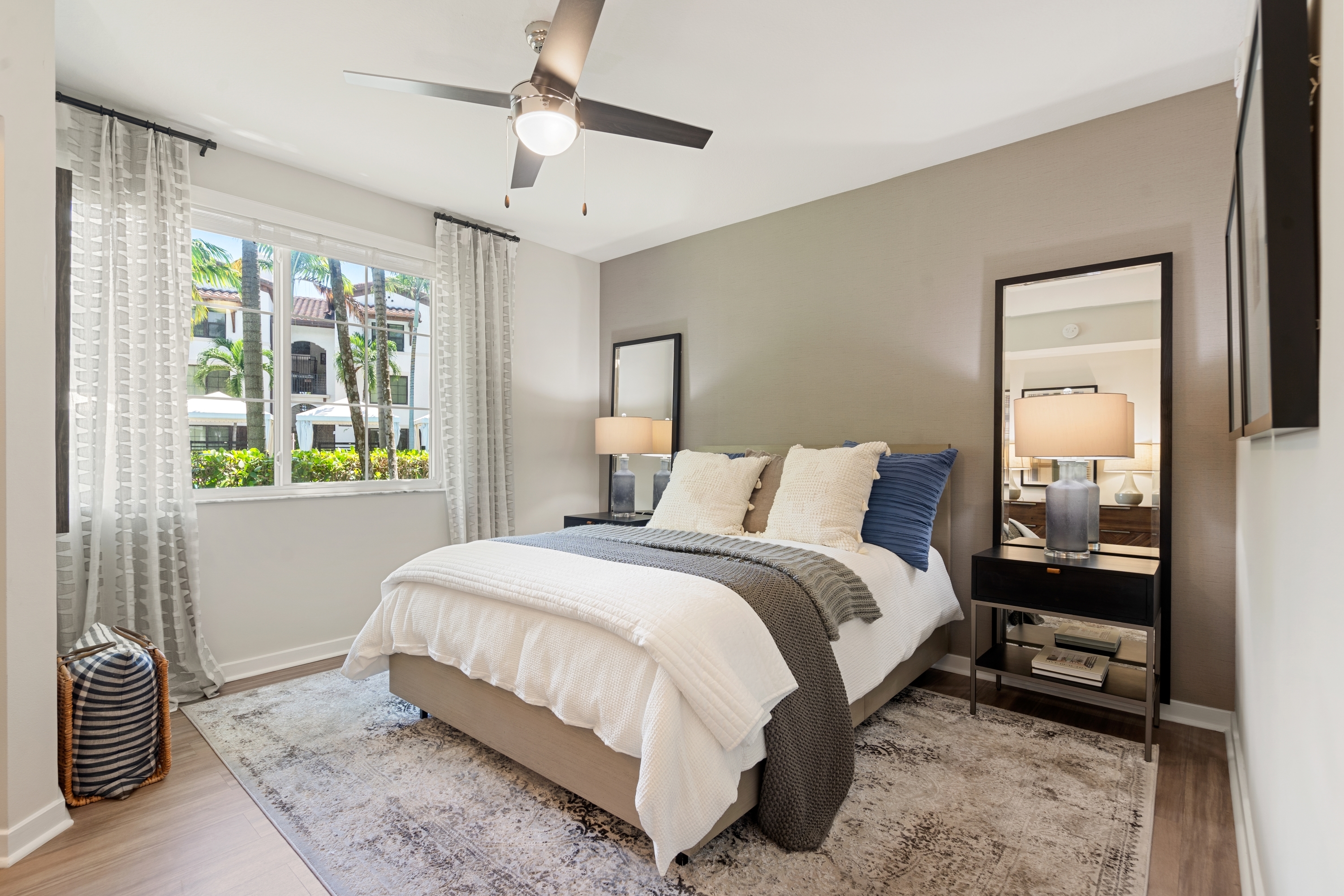 Cortland Hollywood photo