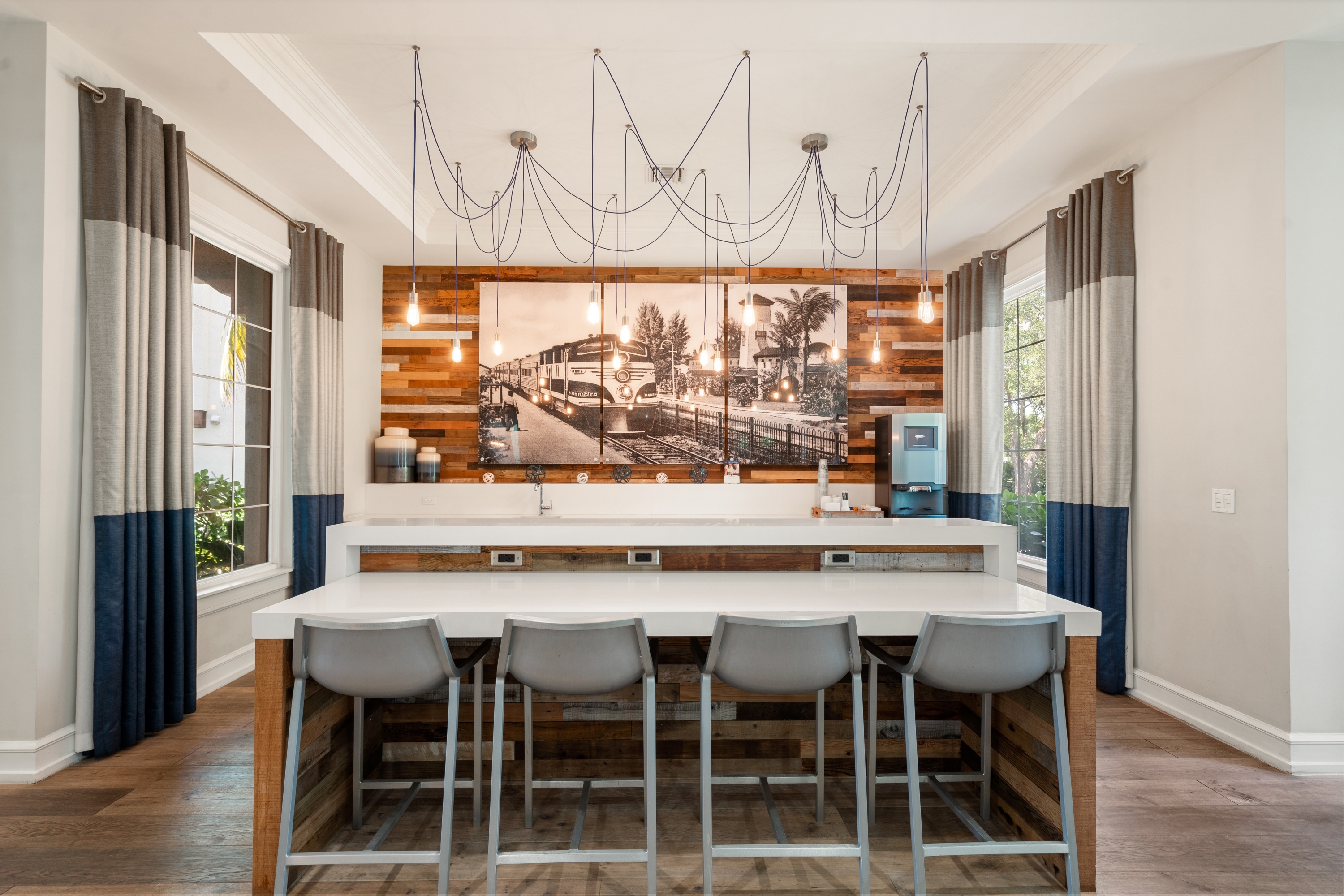 Cortland Hollywood photo