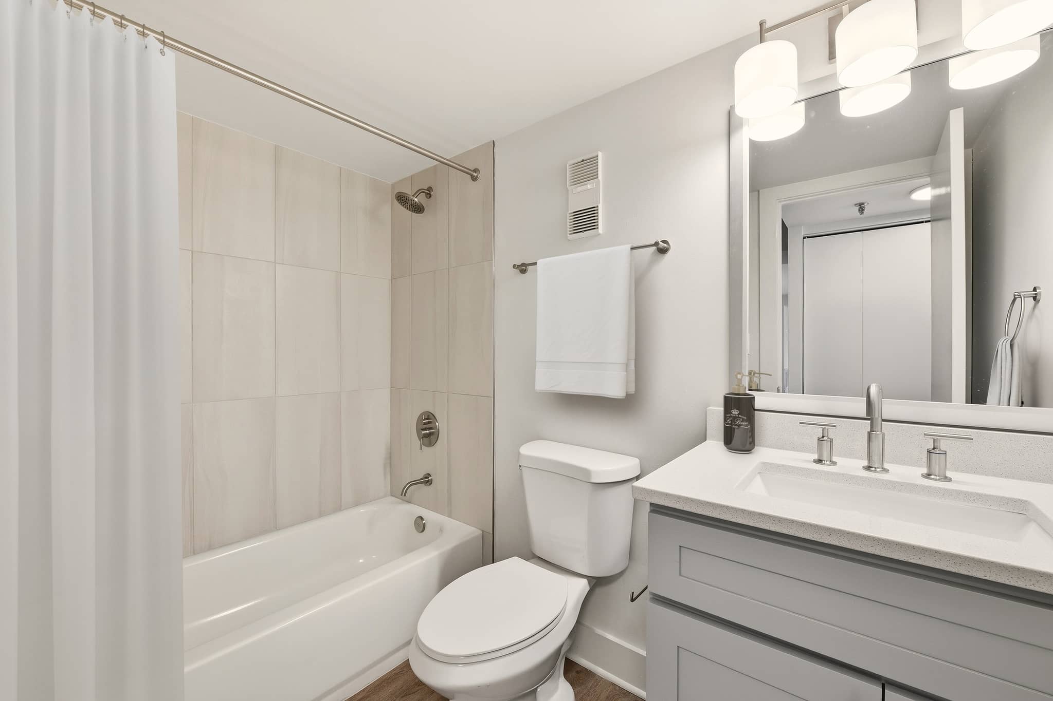 Cortland on South Eads photo 7