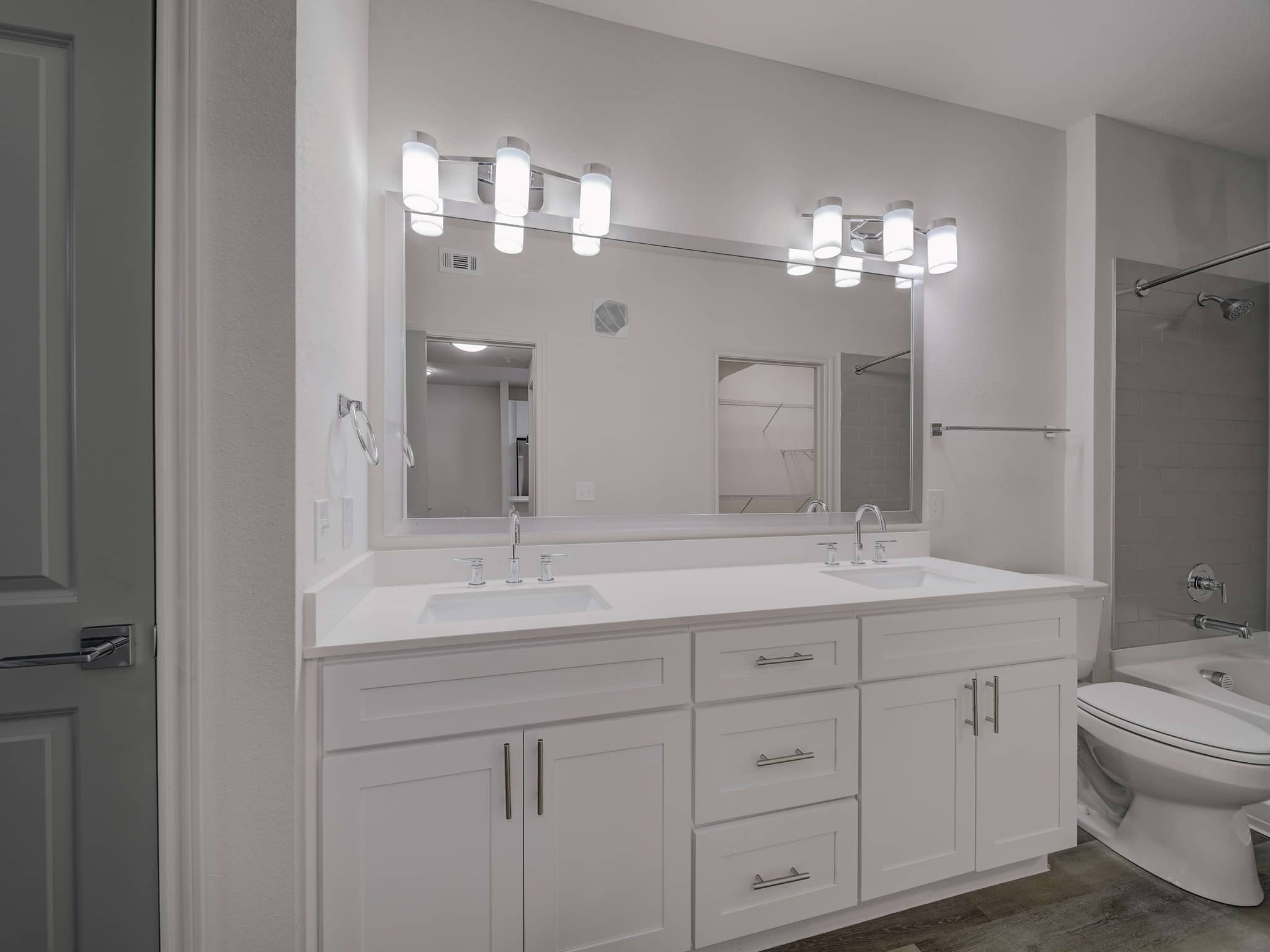 Cortland Addison Circle photo 7