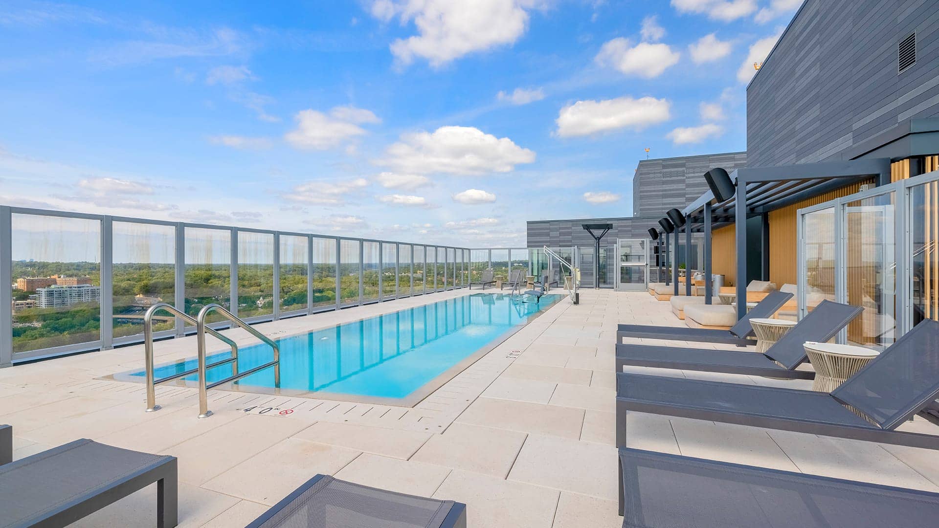 Cortland Rosslyn photo 41