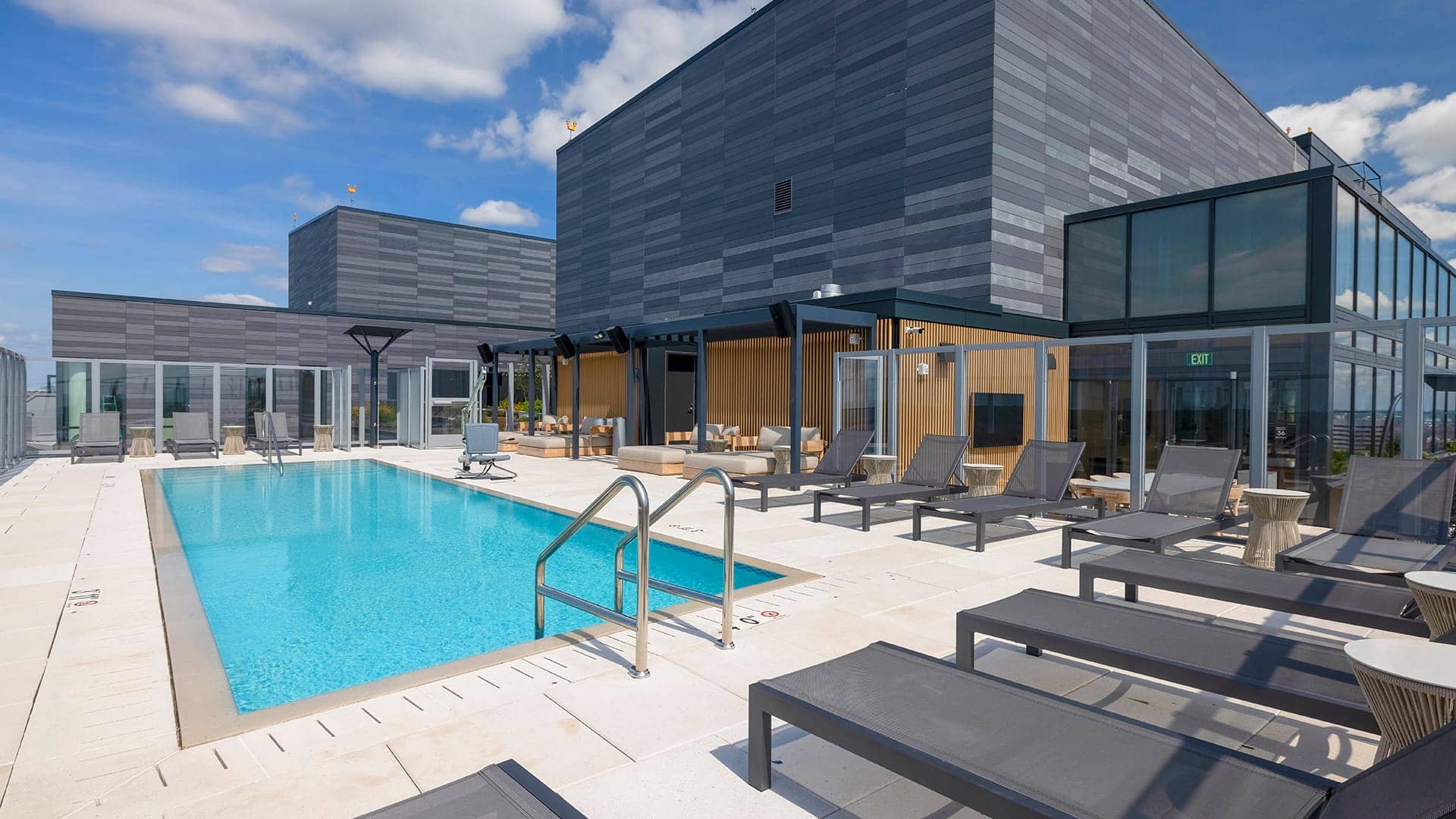 Cortland Rosslyn photo 42