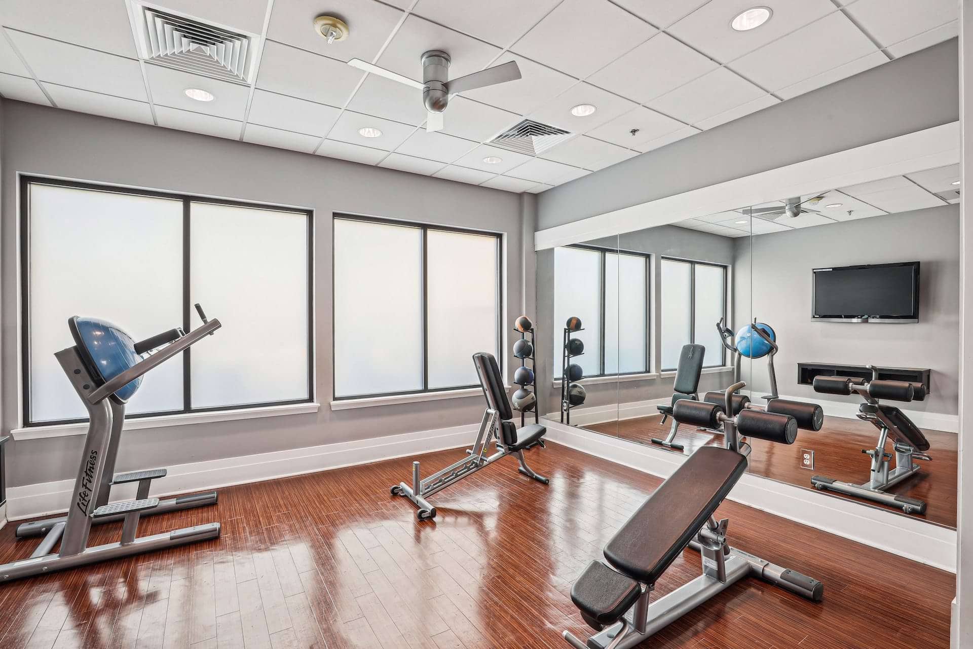 Cortland on South Eads photo 17