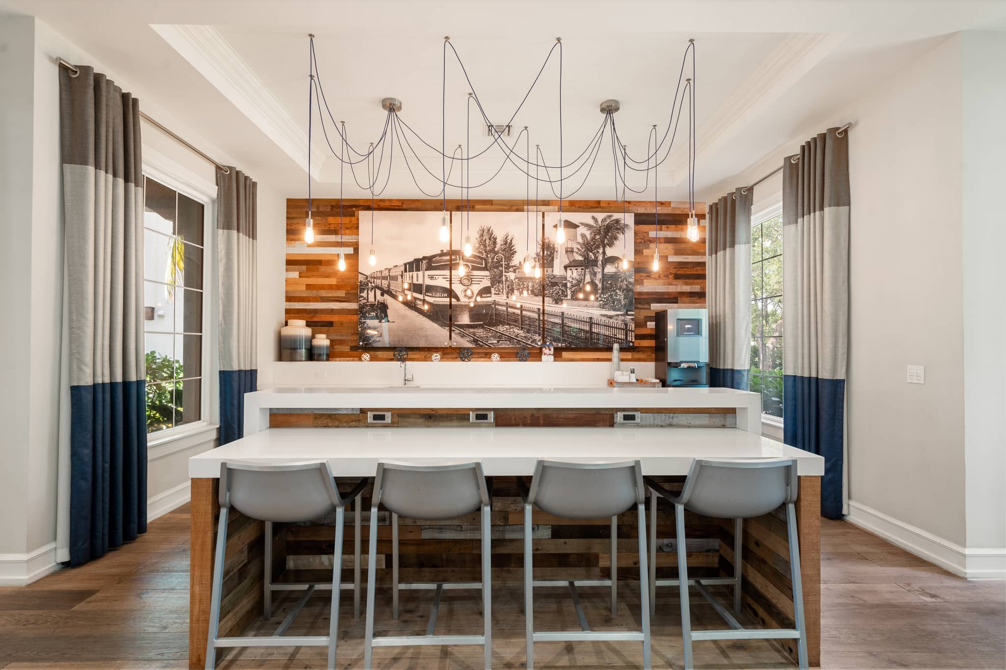 Cortland Hollywood photo 21