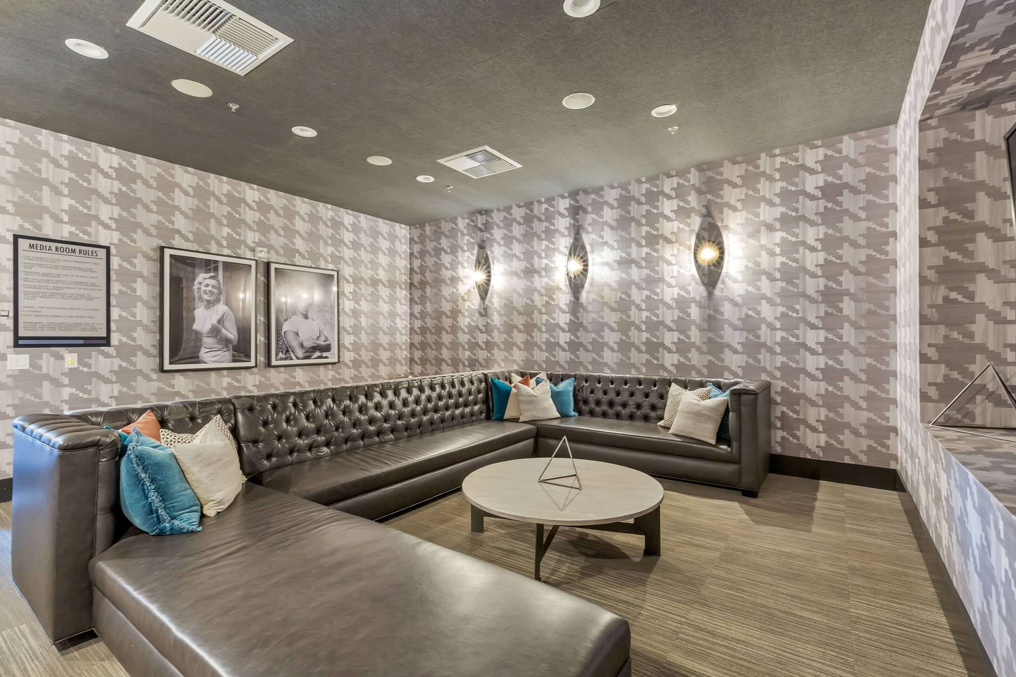 Cortland at 2534 photo 42