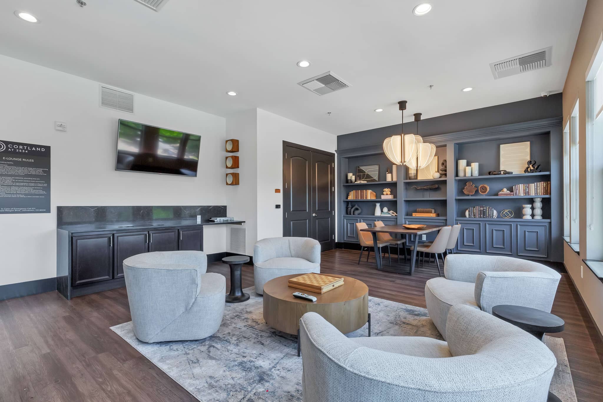 Cortland at 2534 photo 39