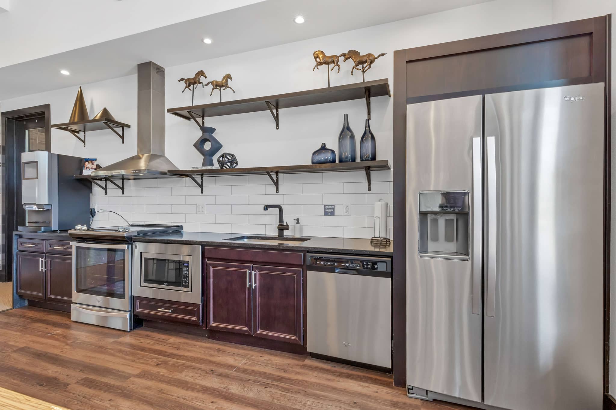 Cortland at 2534 photo 32